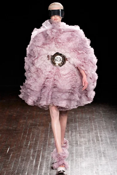 Look 30